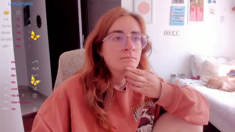 Snapshot of linda_giggle chatting on January 8, 4:44 pm Giggles online show from January 8, 4:44 pm