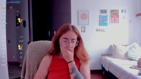Snapshot of linda_giggle chatting on January 9, 5:22 pm Giggles online show from January 9, 5:22 pm