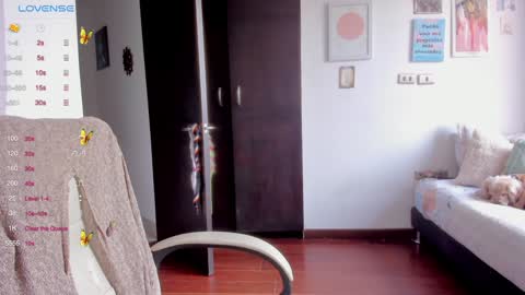 Snapshot of linda_giggle chatting on January 15, 1:41 pm Giggles online show from January 15, 1:41 pm