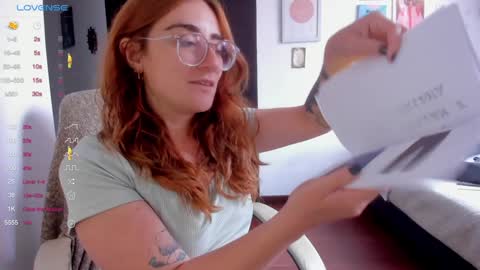 Snapshot of linda_giggle chatting on January 16, 2:51 pm Giggles online show from January 16, 2:51 pm