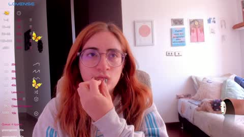 Snapshot of linda_giggle chatting on January 21, 7:50 pm Giggles online show from January 21, 7:50 pm