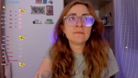 Snapshot of linda_giggle chatting on February 11, 2:46 am Giggles online show from February 11, 2:46 am