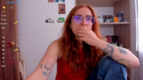 Snapshot of linda_giggle chatting on February 13, 2:52 pm Giggles online show from February 13, 2:52 pm