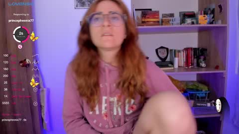 Snapshot of linda_giggle chatting on February 19, 12:46 am Giggles online show from February 19, 12:46 am