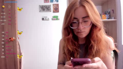 Snapshot of linda_giggle chatting on February 19, 1:39 pm Giggles online show from February 19, 1:39 pm