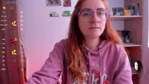 Snapshot of linda_giggle chatting on February 19, 4:44 pm Giggles online show from February 19, 4:44 pm