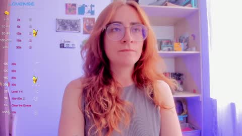 Snapshot of linda_giggle chatting on February 25, 4:00 pm Giggles online show from February 25, 4:00 pm