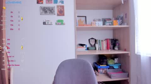 Snapshot of linda_giggle chatting on March 5, 1:39 pm Giggles online show from March 5, 1:39 pm