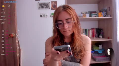 Snapshot of linda_giggle chatting on March 6, 3:24 pm Giggles online show from March 6, 3:24 pm