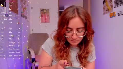 Snapshot of linda_giggle chatting on September 19, 2:29 pm Giggles online show from September 19, 2:29 pm