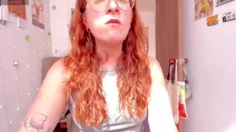 Snapshot of linda_giggle chatting on September 26, 2:10 pm Giggles online show from September 26, 2:10 pm