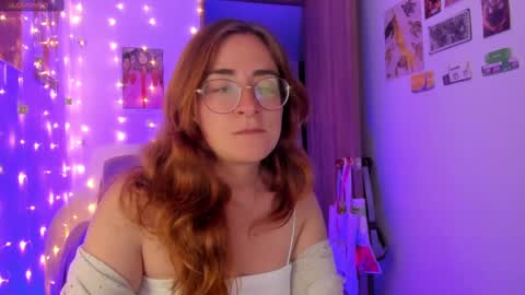 Snapshot of linda_giggle chatting on September 29, 10:58 pm Giggles online show from September 29, 10:58 pm