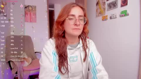 Snapshot of linda_giggle chatting on October 8, 3:09 pm Giggles online show from October 8, 3:09 pm