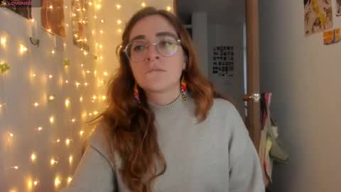 Snapshot of linda_giggle chatting on October 11, 12:21 am Giggles online show from October 11, 12:21 am