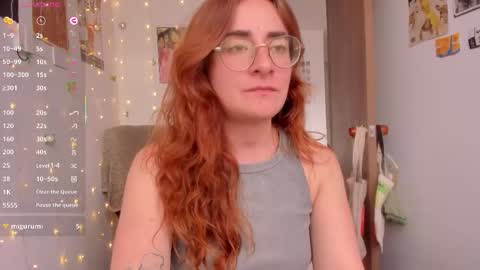 Snapshot of linda_giggle chatting on October 13, 4:07 pm Giggles online show from October 13, 4:07 pm