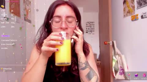 Snapshot of linda_giggle chatting on October 15, 2:06 pm Giggles online show from October 15, 2:06 pm