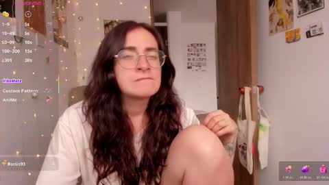 Snapshot of linda_giggle chatting on October 25, 3:07 pm Giggles online show from October 25, 3:07 pm