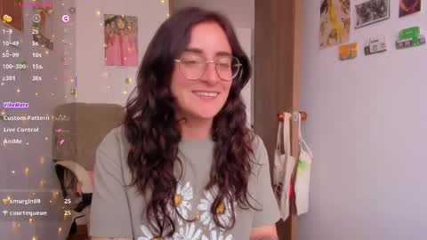 Snapshot of linda_giggle chatting on October 29, 8:43 pm Giggles online show from October 29, 8:43 pm