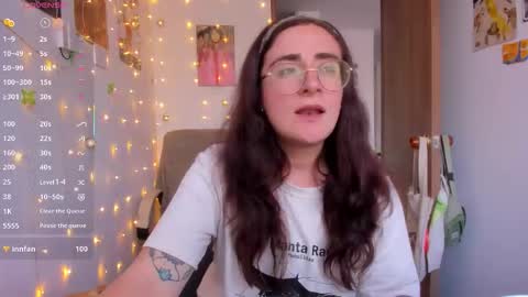 Snapshot of linda_giggle chatting on November 7, 9:26 pm Giggles online show from November 7, 9:26 pm