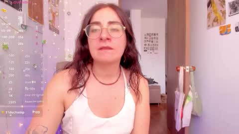 Snapshot of linda_giggle chatting on November 12, 3:01 pm Giggles online show from November 12, 3:01 pm