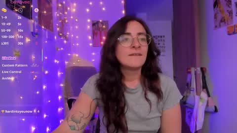 Snapshot of linda_giggle chatting on November 21, 9:35 pm Giggles online show from November 21, 9:35 pm