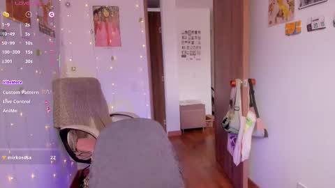 Snapshot of linda_giggle chatting on November 22, 5:12 pm Giggles online show from November 22, 5:12 pm