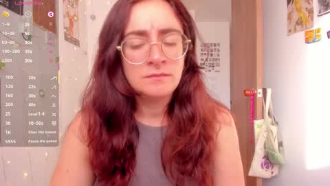 Snapshot of linda_giggle chatting on December 1, 12:32 pm Giggles online show from December 1, 12:32 pm