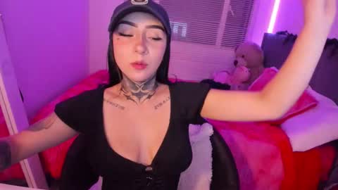 Lindaa maria  online show from September 14, 2:11 am