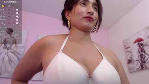Snapshot of linda_morgan1 chatting on December 21, 6:23 pm Maria Paula online show from December 21, 6:23 pm