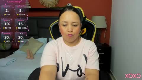 L I N D A online show from September 26, 7:51 pm