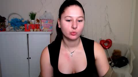 Snapshot of linda_s_ chatting on November 26, 11:44 am Linda online show from November 26, 11:44 am