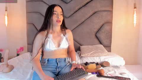 Snapshot of linda_saenz1 chatting on March 5, 6:12 pm Linda Saenz online show from March 5, 6:12 pm