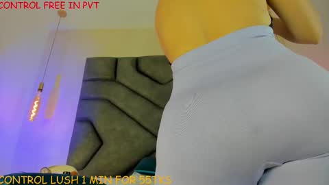 Snapshot of linda_saenz1 chatting on November 19, 11:43 am Linda Saenz online show from November 19, 11:43 am