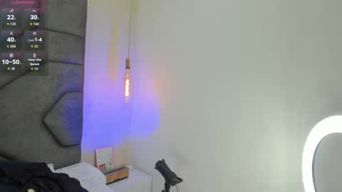 Snapshot of linda_saenz1 chatting on November 26, 11:22 am Linda Saenz online show from November 26, 11:22 am