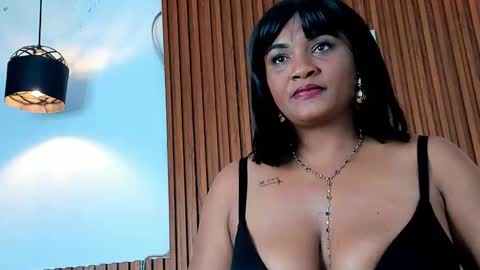 linda_yepez online show from September 15, 11:38 pm