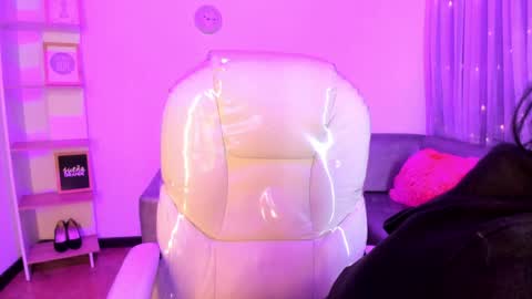 Snapshot of lindaa_miller chatting on January 20, 4:32 am linda miller online show from January 20, 4:32 am