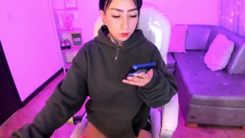 Snapshot of lindaa_miller chatting on January 27, 3:04 am linda miller online show from January 27, 3:04 am