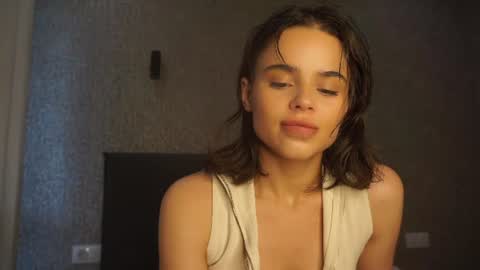 Snapshot of lindaaii chatting on June 24, 1:32 pm Linda online show from June 24, 1:32 pm