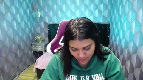 Snapshot of lindabreexlove chatting on December 15, 4:29 am online show from December 15, 4:29 am