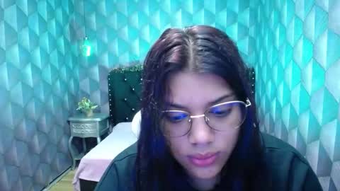 Snapshot of lindabreexlove chatting on December 16, 4:34 am online show from December 16, 4:34 am