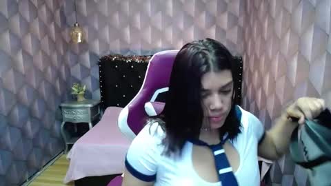 Snapshot of lindabreexlove chatting on December 17, 4:56 am online show from December 17, 4:56 am