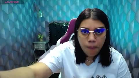 Snapshot of lindabreexlove chatting on December 18, 3:47 am online show from December 18, 3:47 am