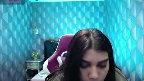 Snapshot of lindabreexlove chatting on December 19, 3:07 am online show from December 19, 3:07 am