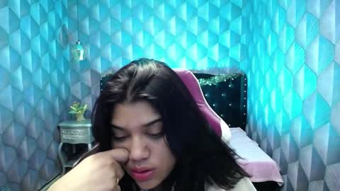 Snapshot of lindabreexlove chatting on December 20, 11:43 am online show from December 20, 11:43 am