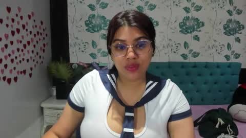 Snapshot of lindabreexlove chatting on January 17, 1:24 pm online show from January 17, 1:24 pm