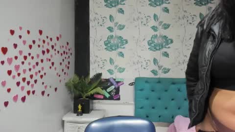 Snapshot of lindabreexlove chatting on March 3, 3:53 pm online show from March 3, 3:53 pm