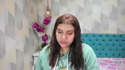 Snapshot of lindabreexlove chatting on September 15, 4:23 am online show from September 15, 4:23 am