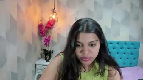 Snapshot of lindabreexlove chatting on July 2, 4:29 am online show from July 2, 4:29 am
