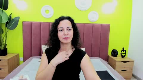 Linda online show from April 12, 1:43 am