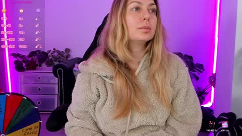 Snapshot of lindawhite_ chatting on January 21, 9:57 pm Linda -- online show from January 21, 9:57 pm